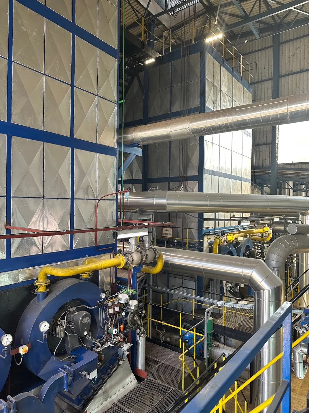 Kotlarnica Toplane Mirijevo — gorionik, gasna instalacija i trasa dimnih gasova nakon rekonstrukcije