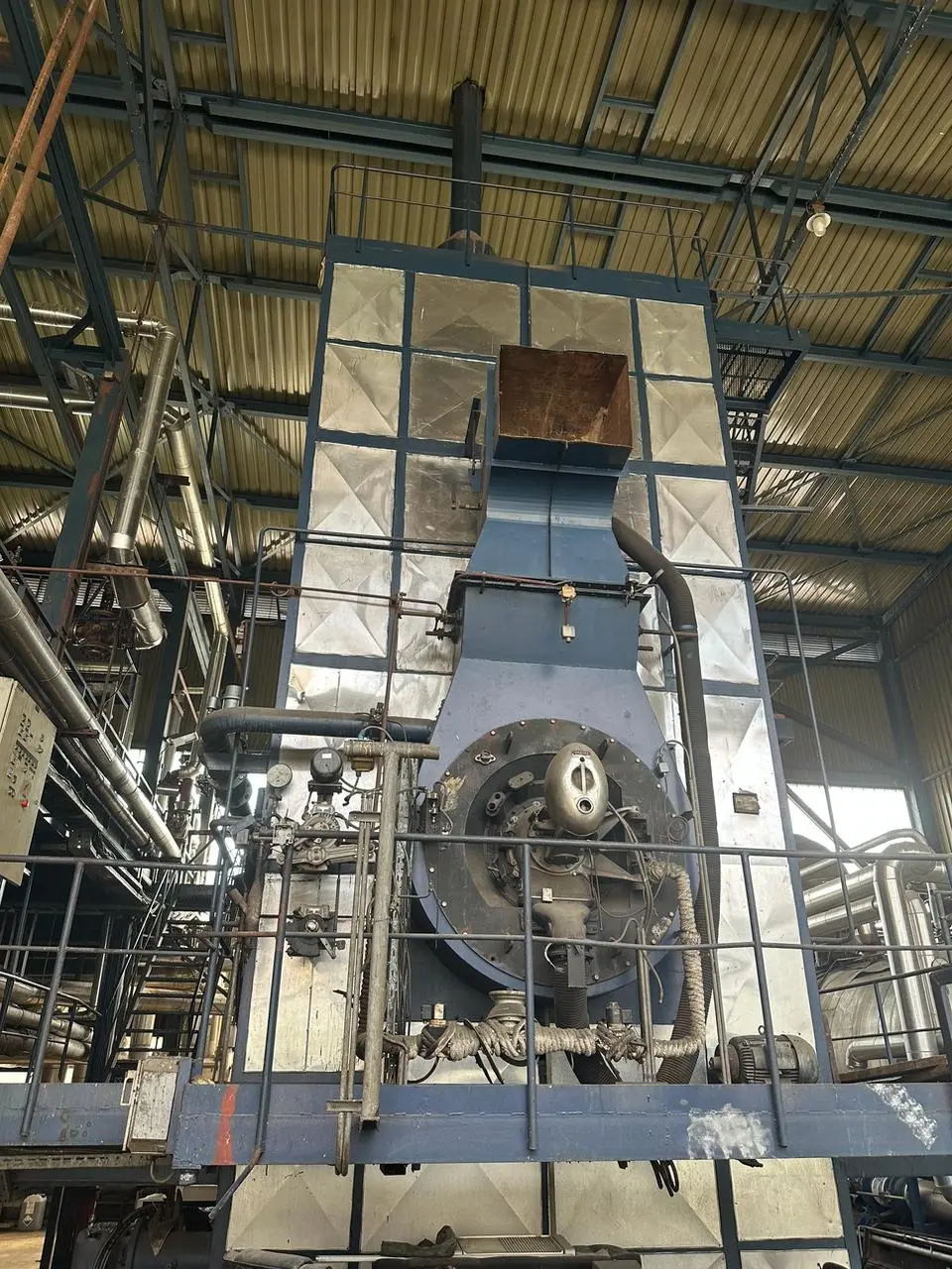 Industrijski kotao u kotlarnici — zamena zastarele jedinice